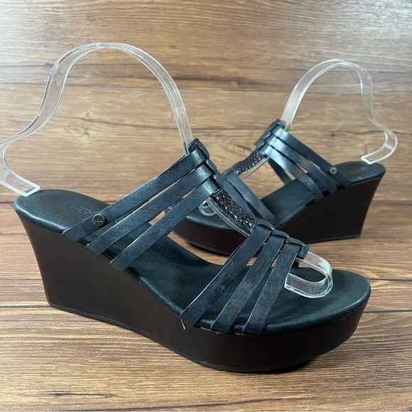 UGG Mattie Black Leather Slip-On Wedge Sandals Women’s Size 8 Shoes - Picture 10 of 10